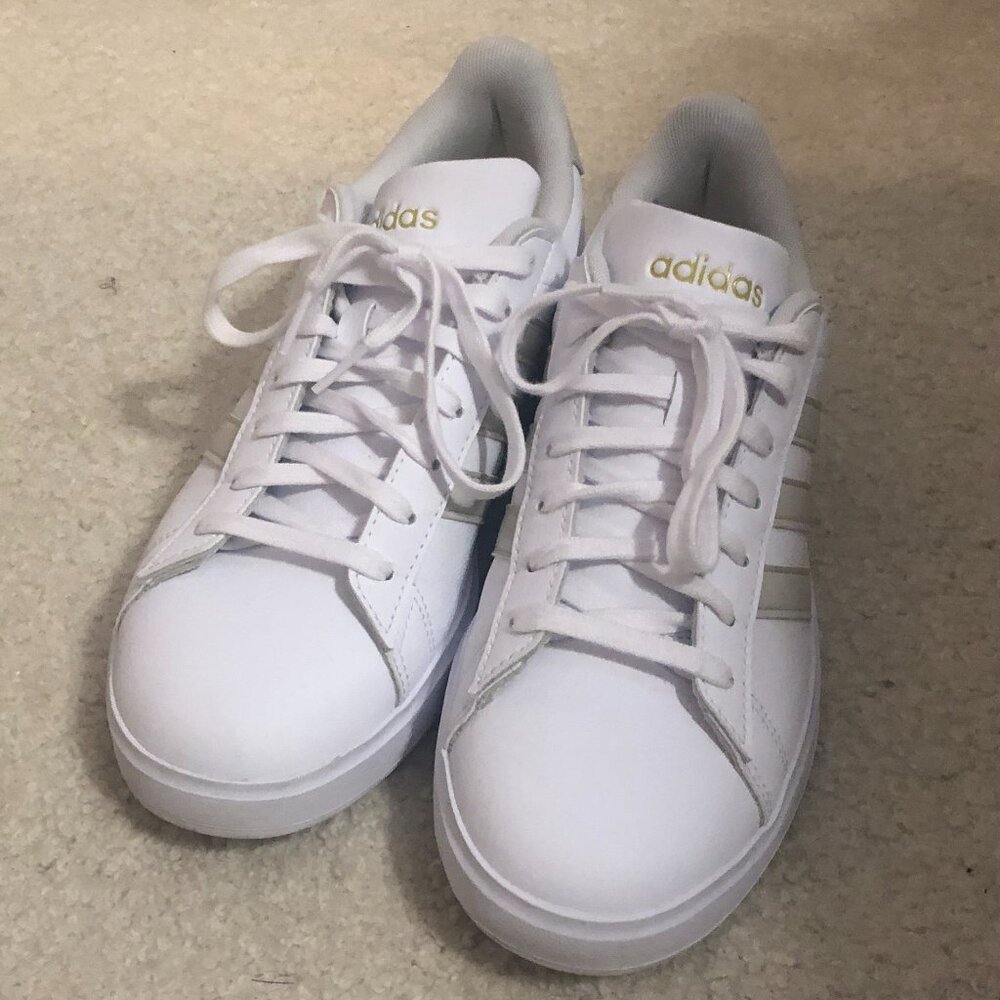 Size 8 Adidas Women’s Grand Court Cloudfoam Lifestyle Court Comfort Shoes